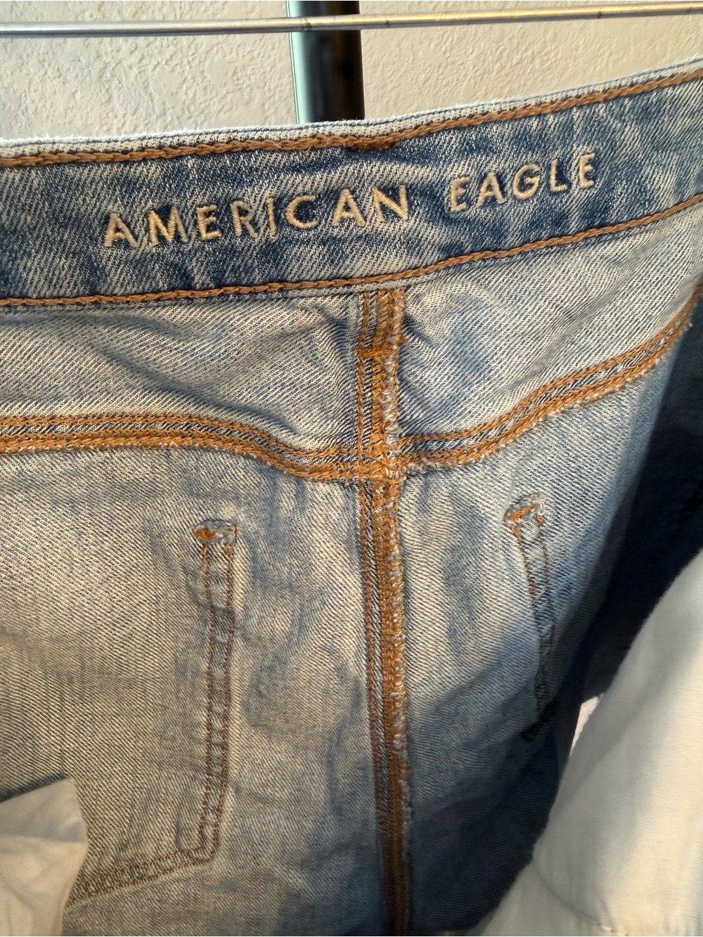 American Eagle women’s Baggy Mom Short, High-Rise Distressed Denim. Size 14 - Picture 3 of 6